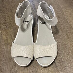 Earth Ficus Sagittarius offwhite leather wedge sandal